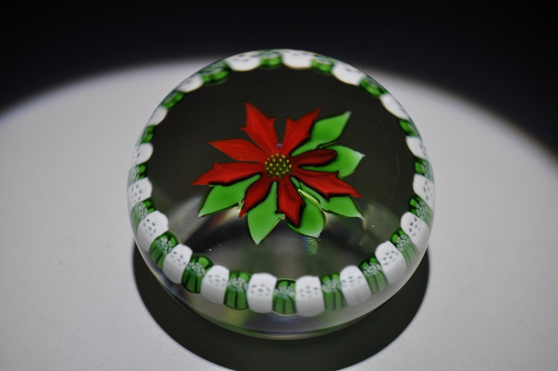 Perthshire 1976 Poinsettia Weight