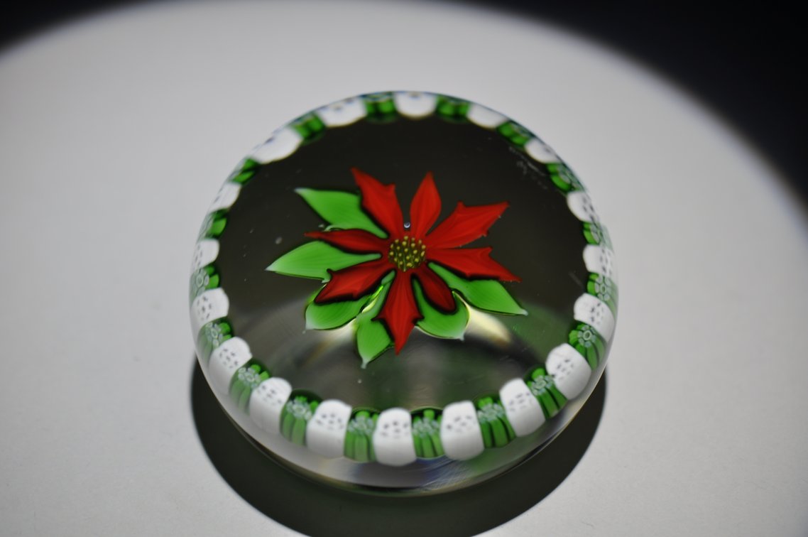 Perthshire 1976 Poinsettia Weight