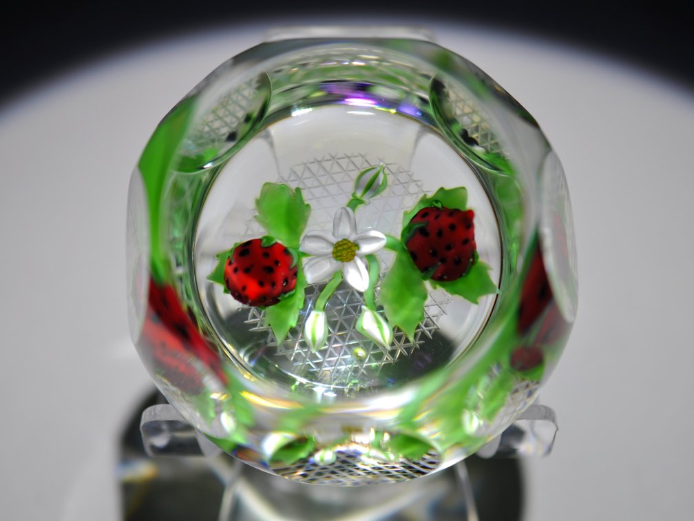 Perthshire 1986 Strawberry Paperweight