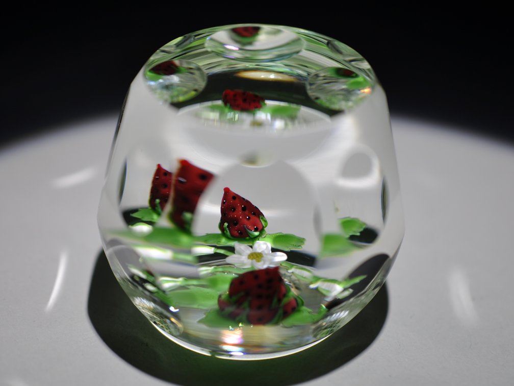 Perthshire 1986 Strawberry Paperweight