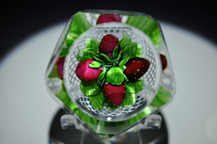 Saint Louis 1982 Strawberry Weight