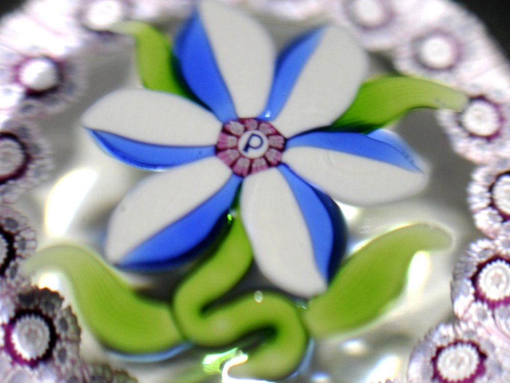 Perthshire 1976c Lampwork Mini Flower