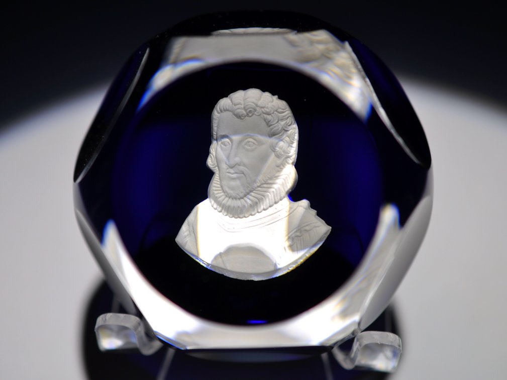 Cristal d'Albret  Columbus Sulphide Overlay Paperweight