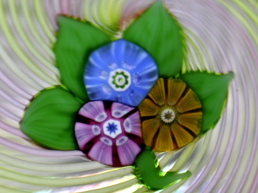 Perthshire 1977 Nosegay Floral Swirl