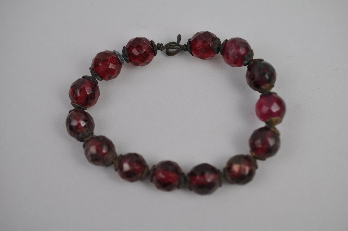 Costume Jewelry Red Black, photo 22 of 23