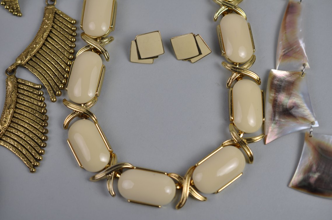 Costume Jewelry Gold Tone Cream, photo 12 of 16