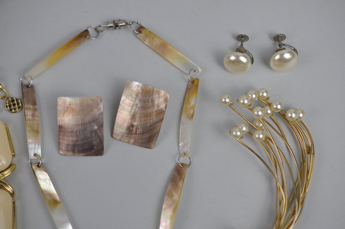 Costume Jewelry Gold Tone Cream, photo 14 of 16