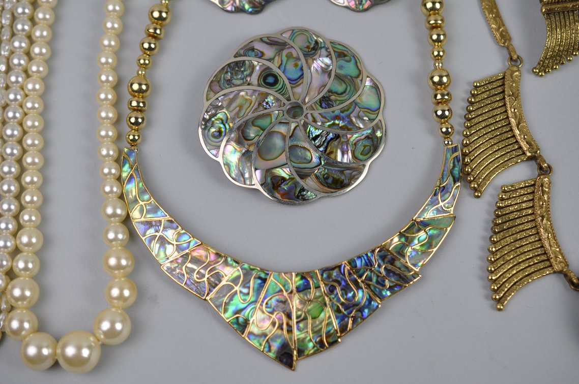 Costume Jewelry Gold Tone Cream