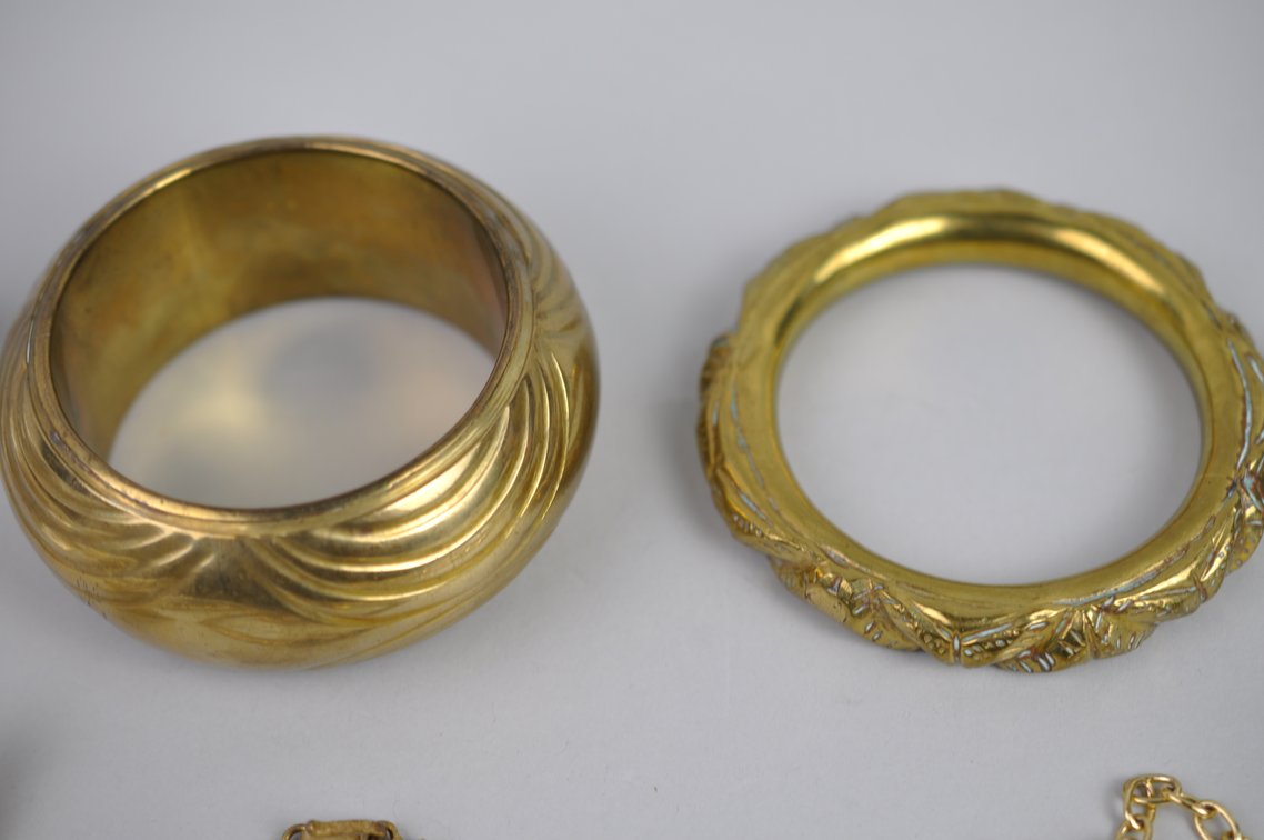 Costume Jewelry Gold Tone Cream