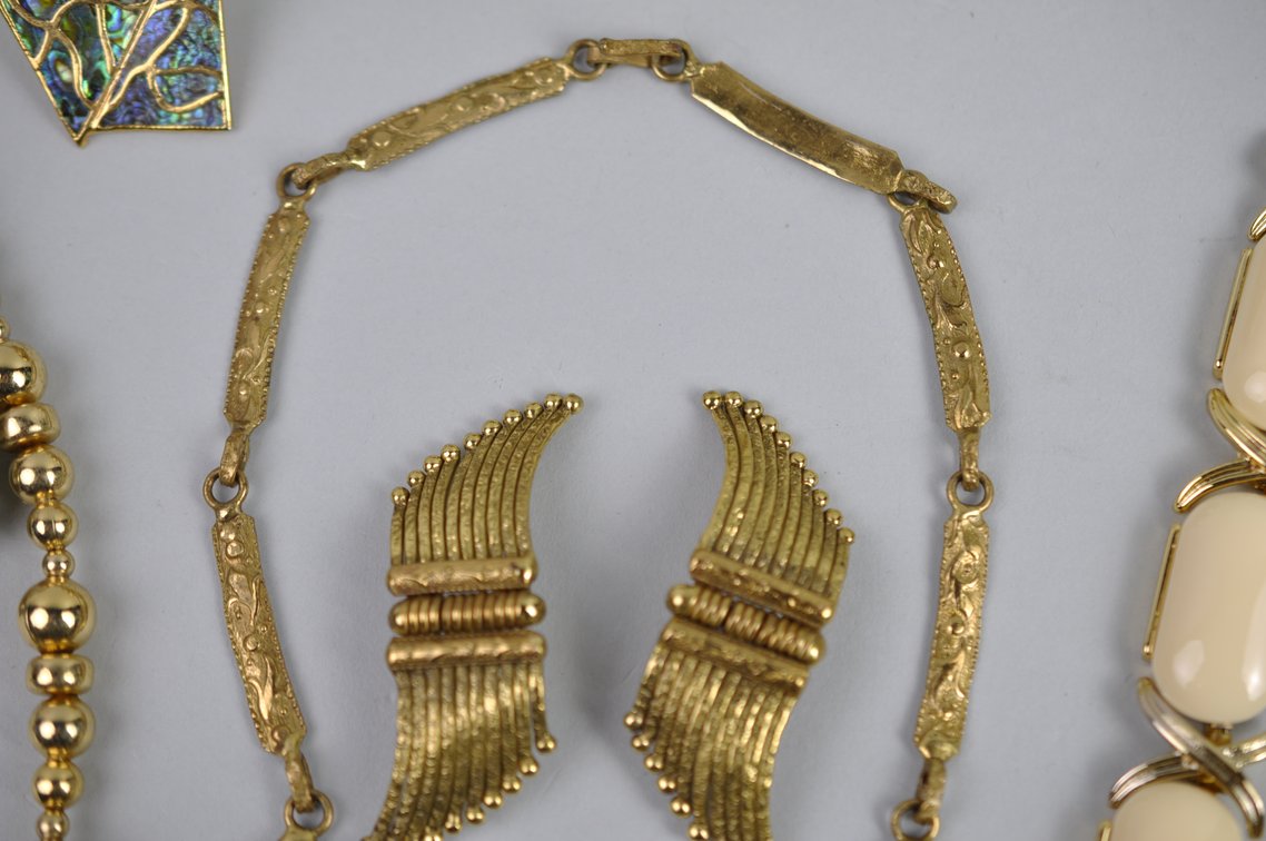 Costume Jewelry Gold Tone Cream, photo 9 of 16