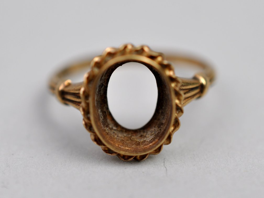 10K Gold Earrings & Ring Setting