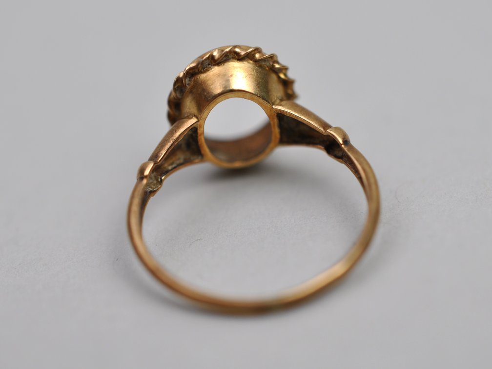 10K Gold Earrings & Ring Setting
