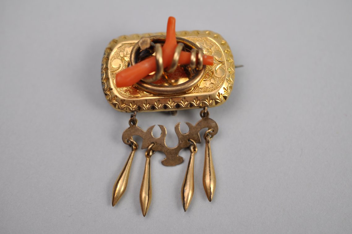 Gold Tone Coral Brooch Earrings
