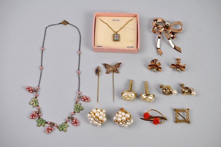 Gold Tone Faux Pearl Jewelry