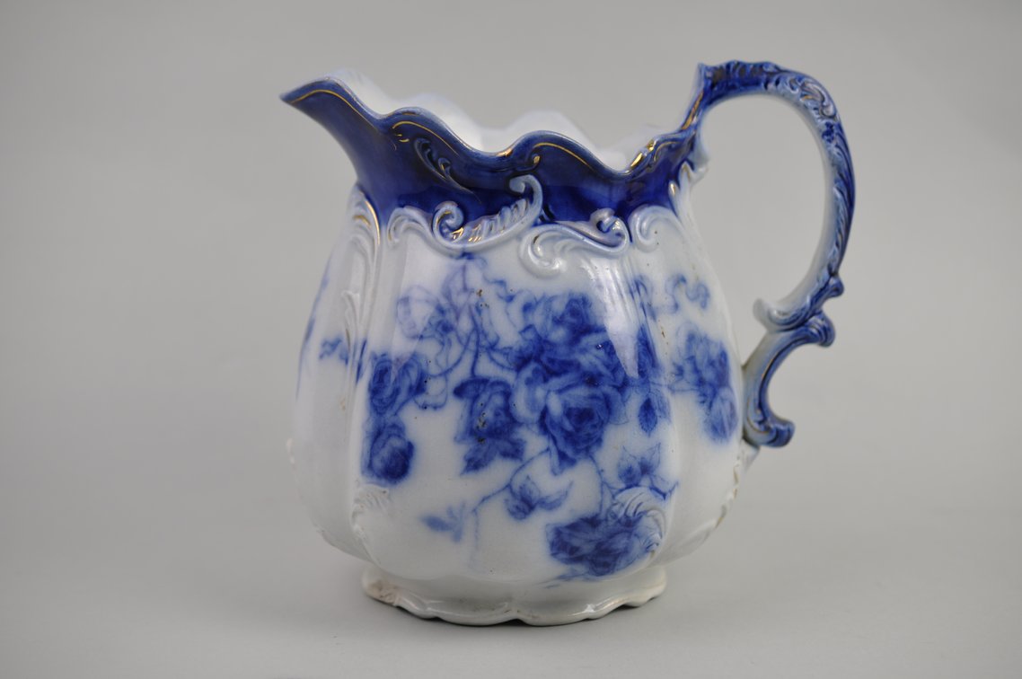 Collection of Porcelain Drink Pots, photo 18 of 45