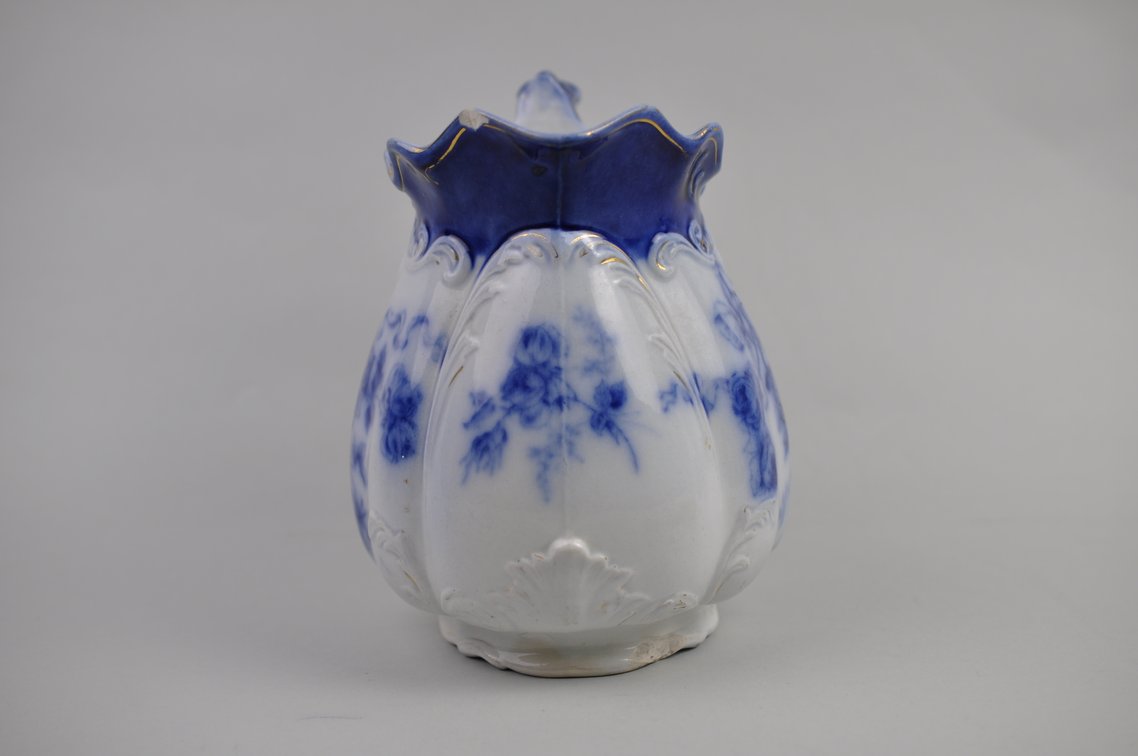 Collection of Porcelain Drink Pots, photo 19 of 45