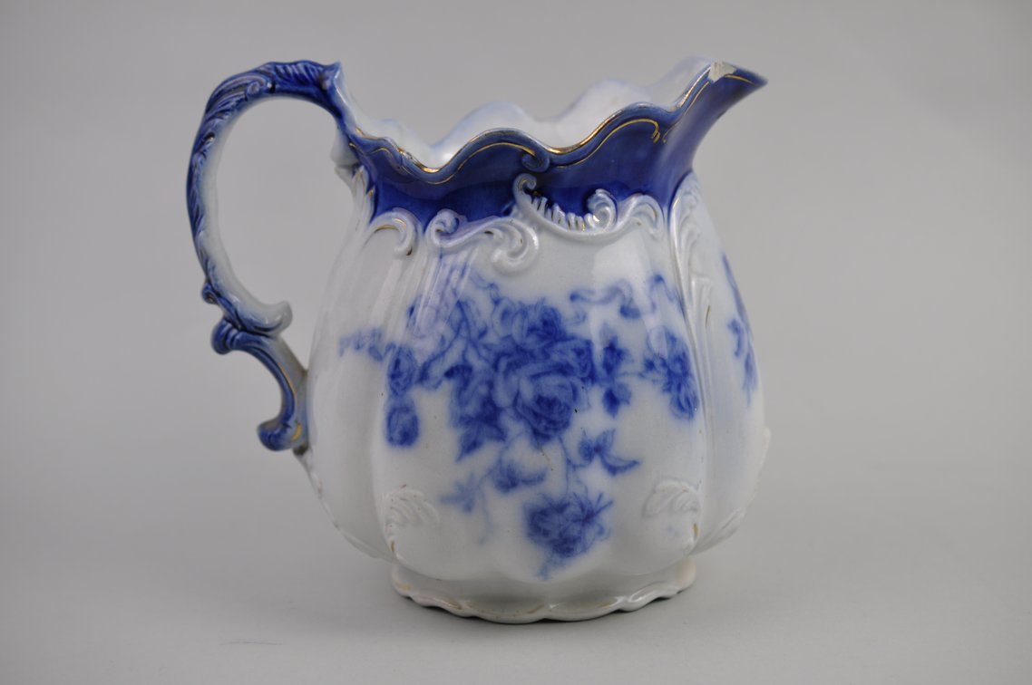Collection of Porcelain Drink Pots, photo 20 of 45