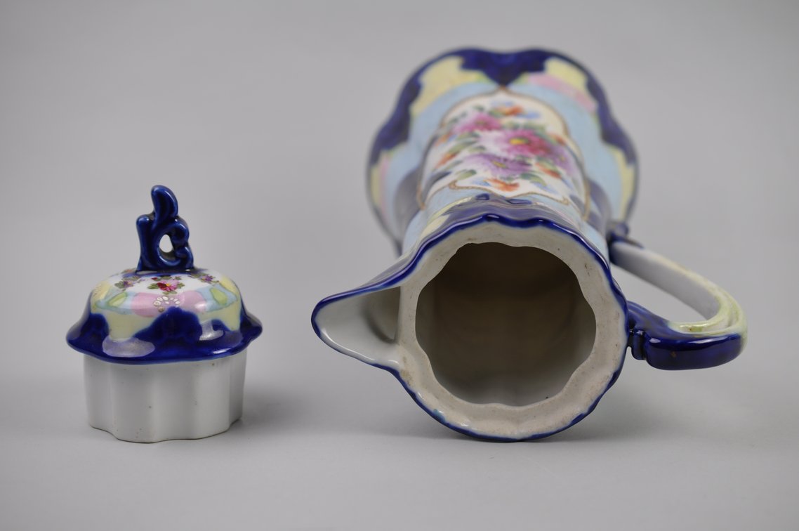 Collection of Porcelain Drink Pots, photo 13 of 45
