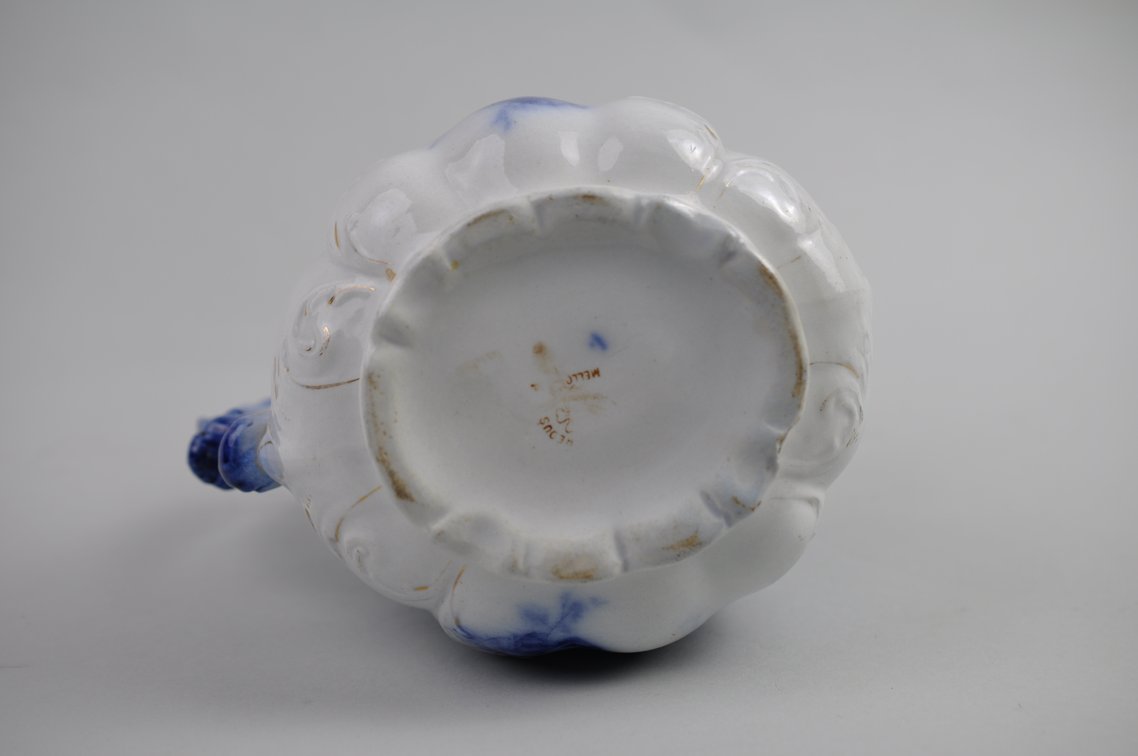 Collection of Porcelain Drink Pots, photo 26 of 45