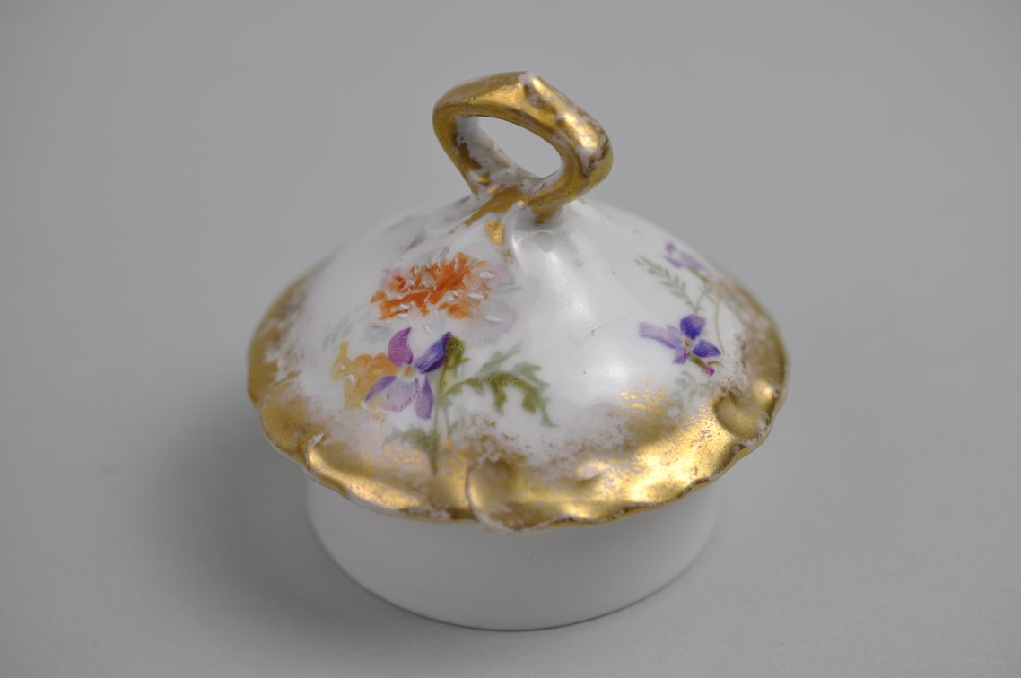 Collection of Porcelain Drink Pots, photo 43 of 45