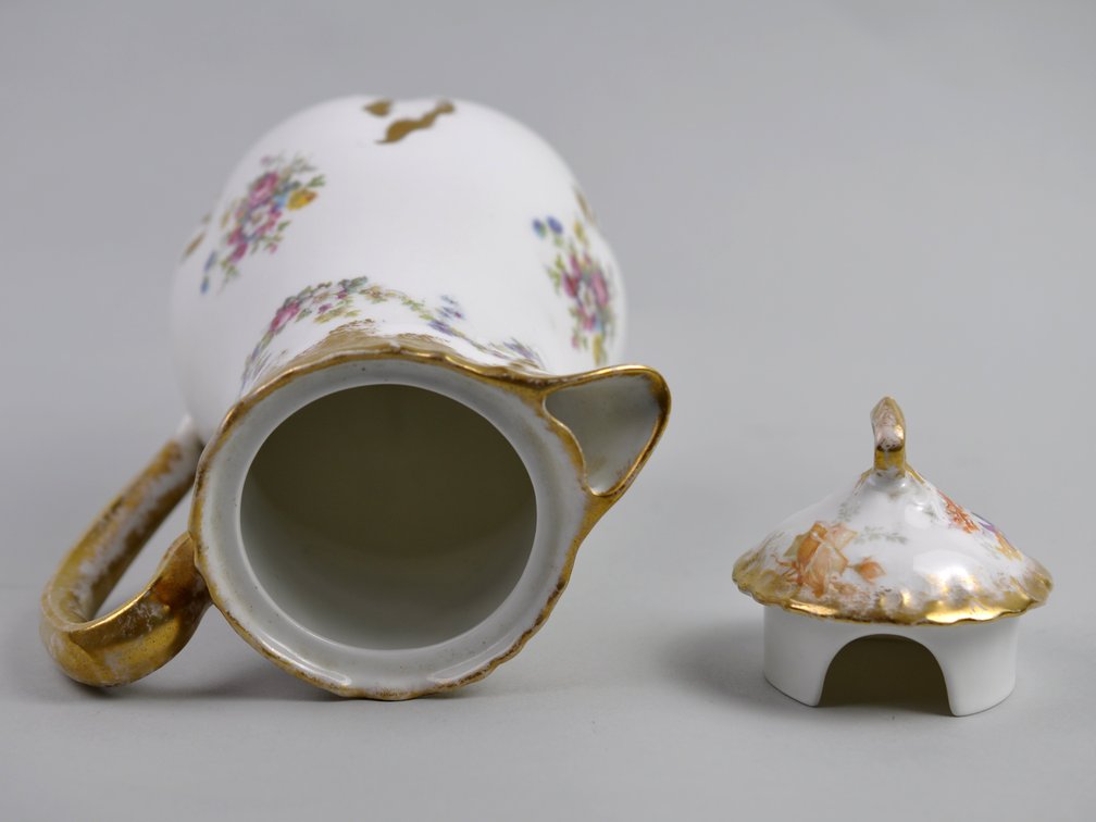 Collection of Porcelain Drink Pots, photo 42 of 45