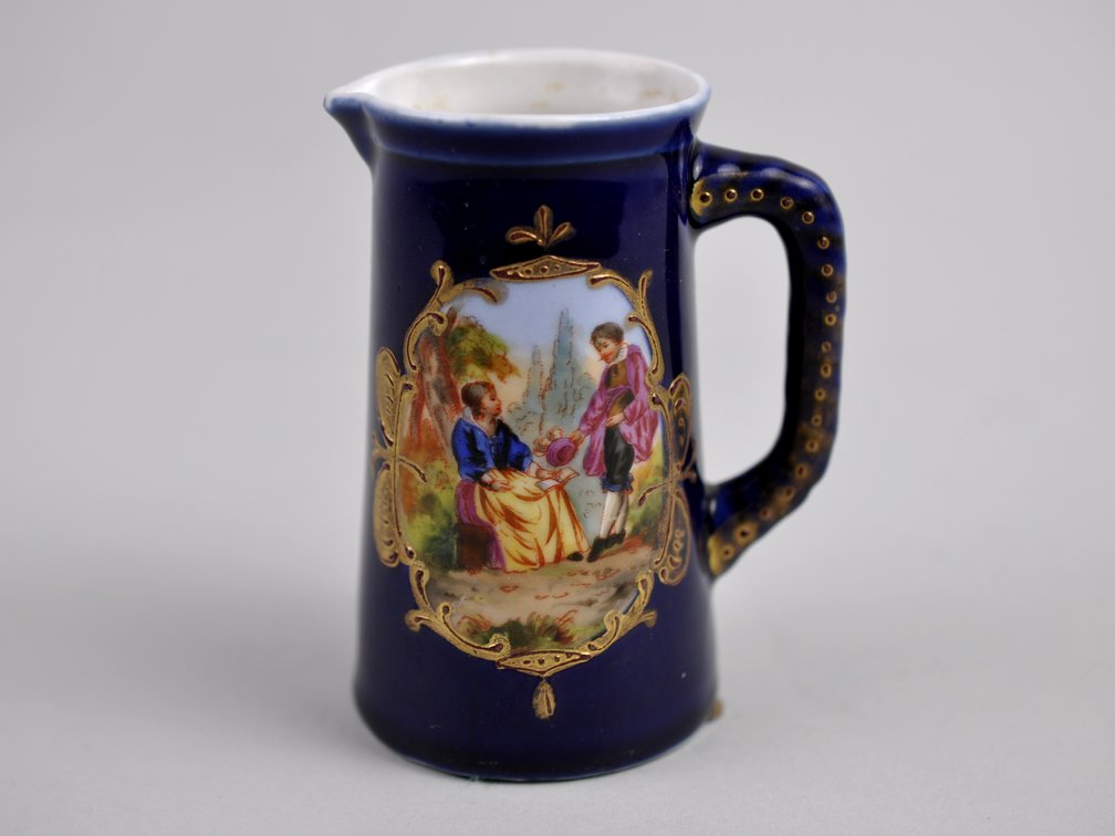 Collection of Porcelain Drink Pots, photo 29 of 45