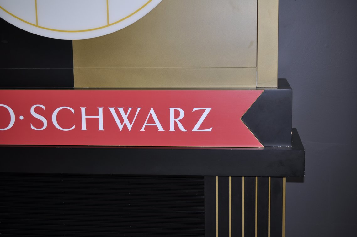 FAO Schwarz Store Face Clock