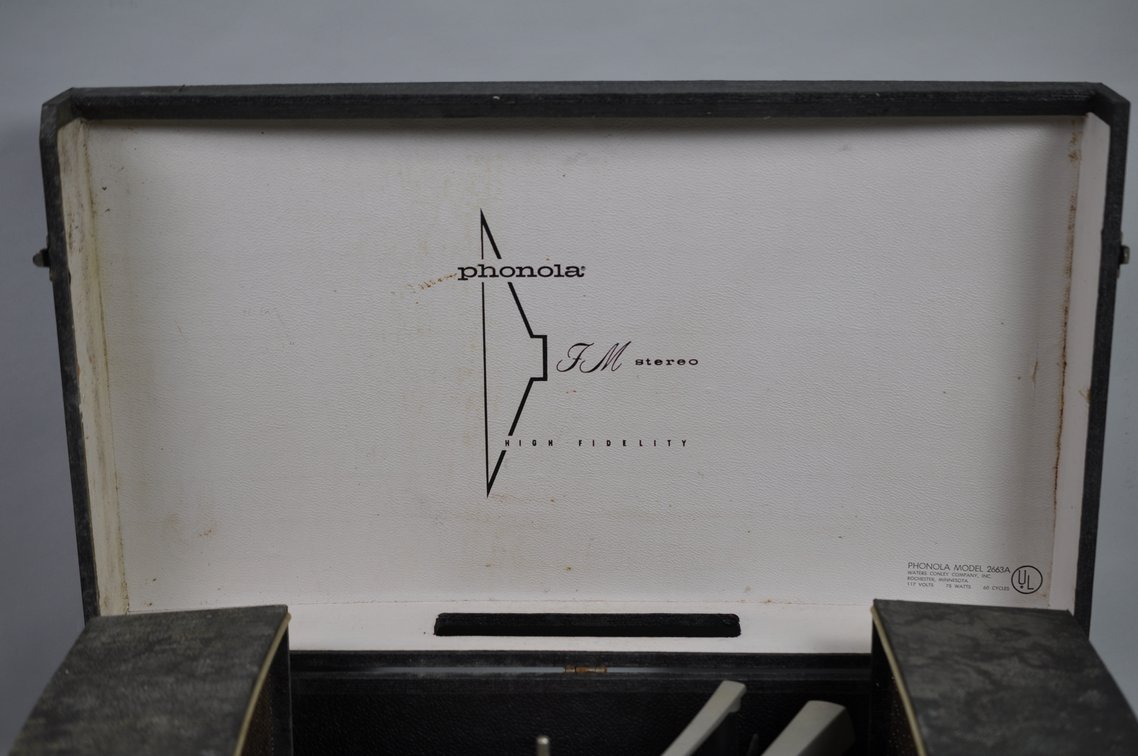 Phonola Portable Record Player, photo 15 of 20