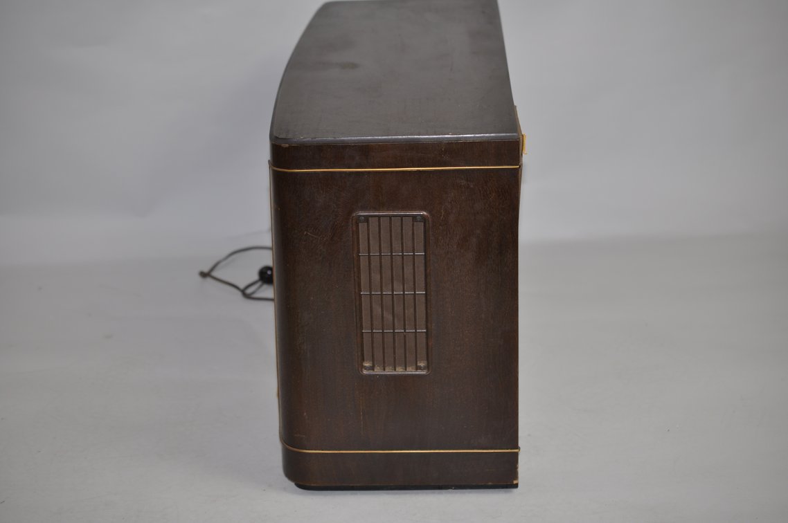 Grundig Post-War Tube Radio, photo 10 of 16