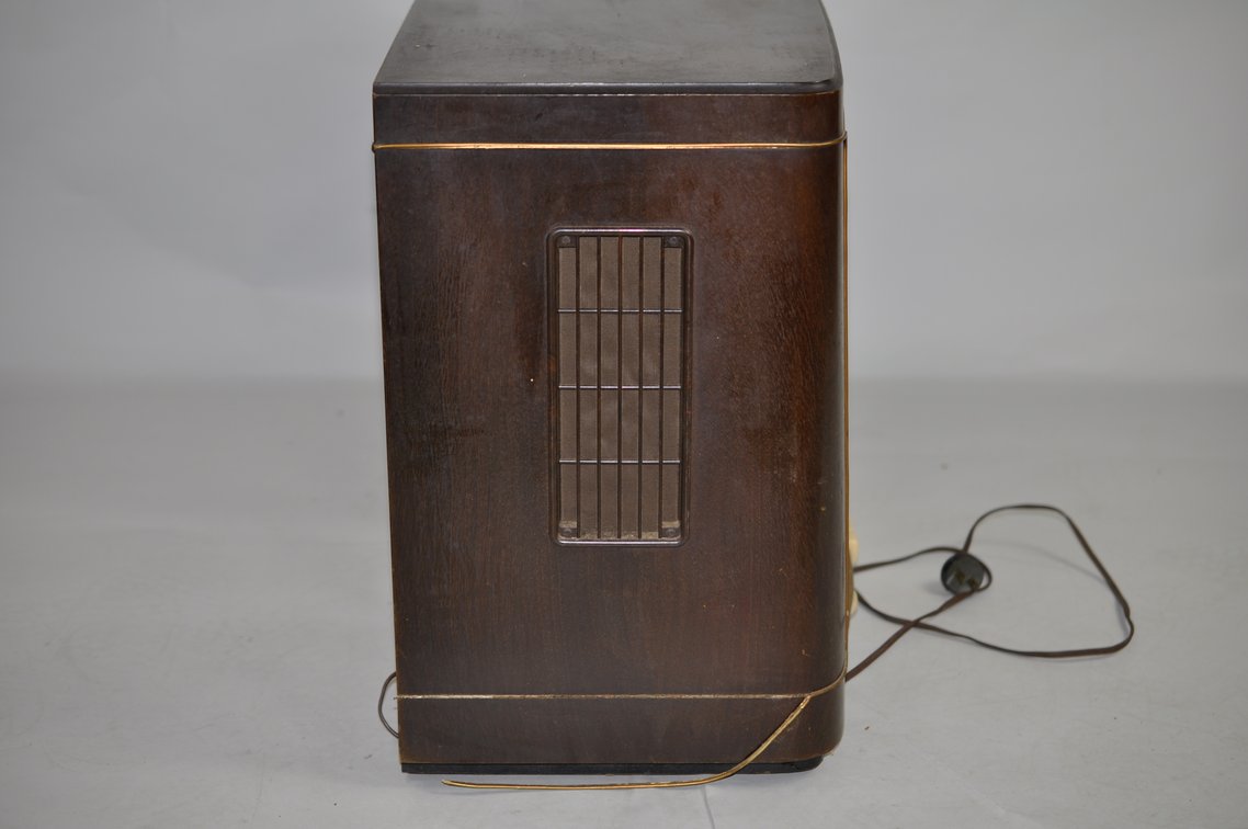 Grundig Post-War Tube Radio, photo 15 of 16