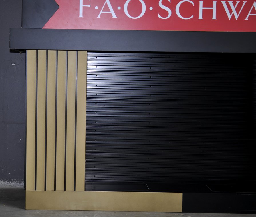 FAO Schwarz Store Face Clock