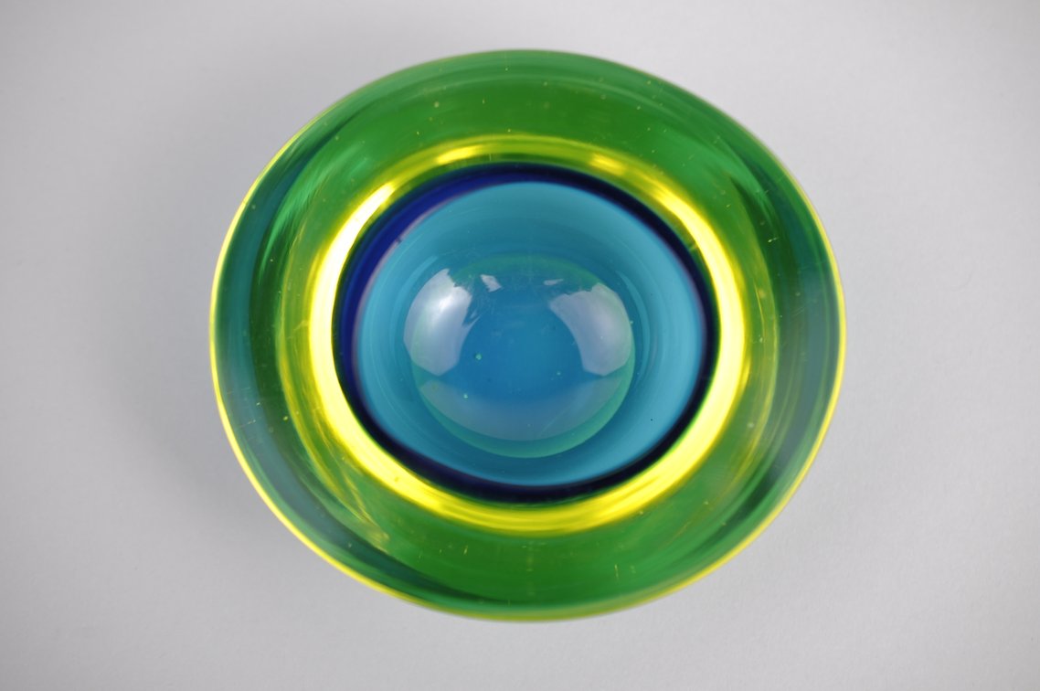 Fluorescent Sommerso Murano Glass Bowl, photo 11 of 14