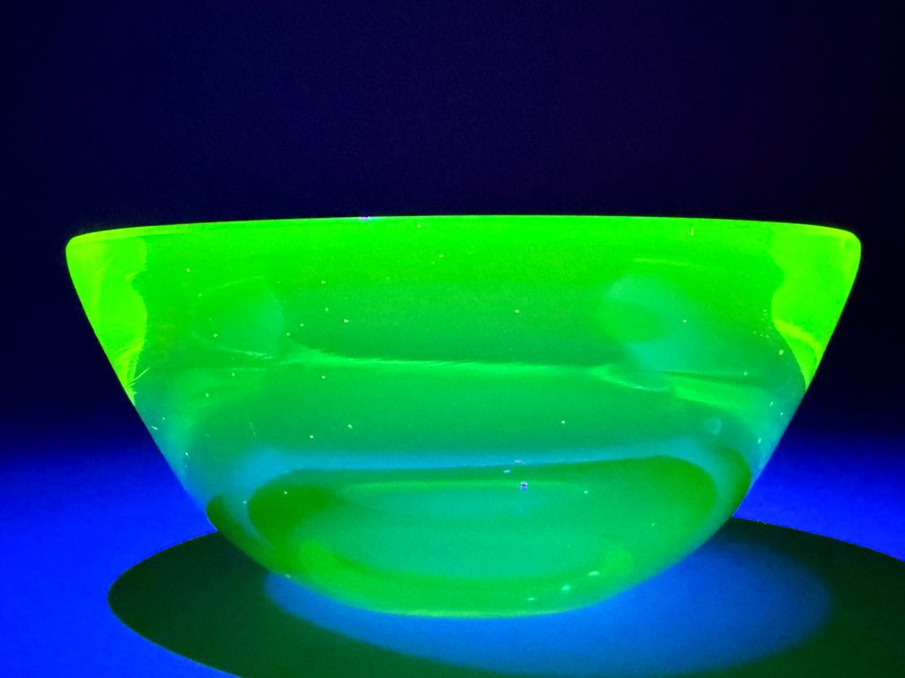 Fluorescent Sommerso Murano Glass Bowl