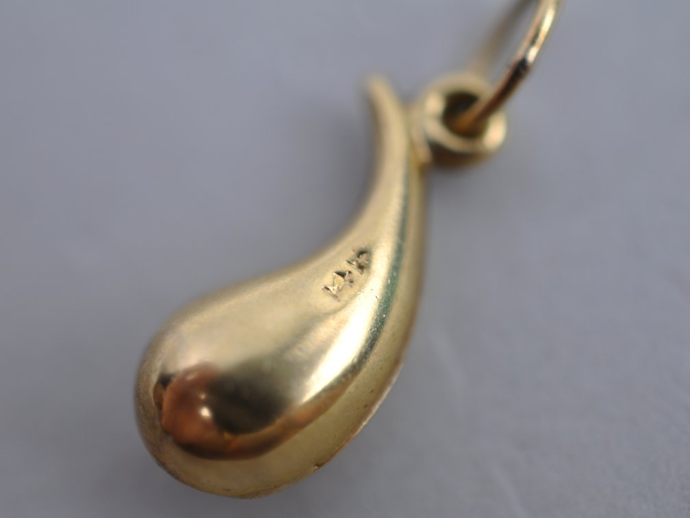 14K Gold Teardrop Pendant