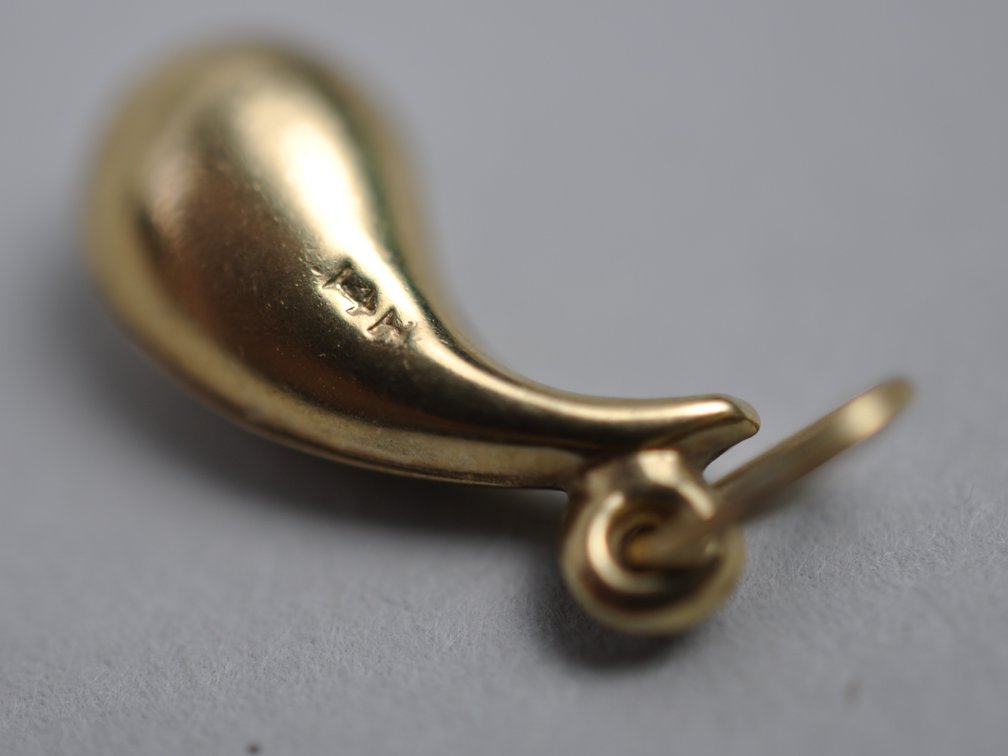 14K Gold Teardrop Pendant