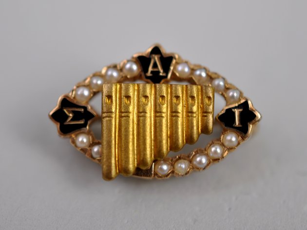 10K Gold and Pearl Harp Pin