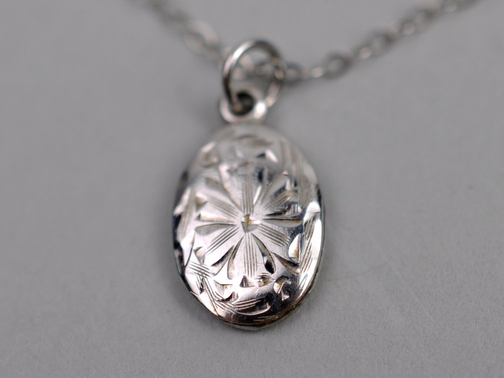 10K White Gold Necklace Charm