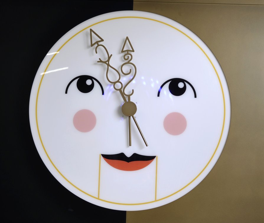 FAO Schwarz Store Face Clock