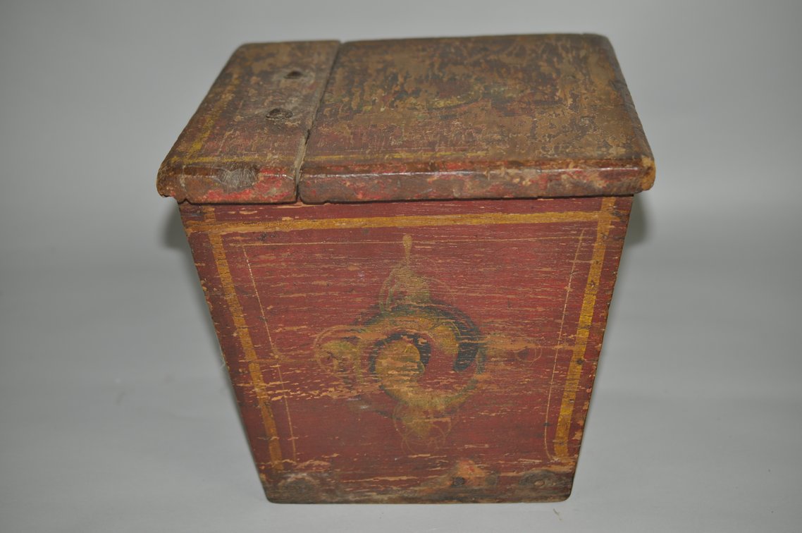Primitive Wooden Keystone Corn Planter Box