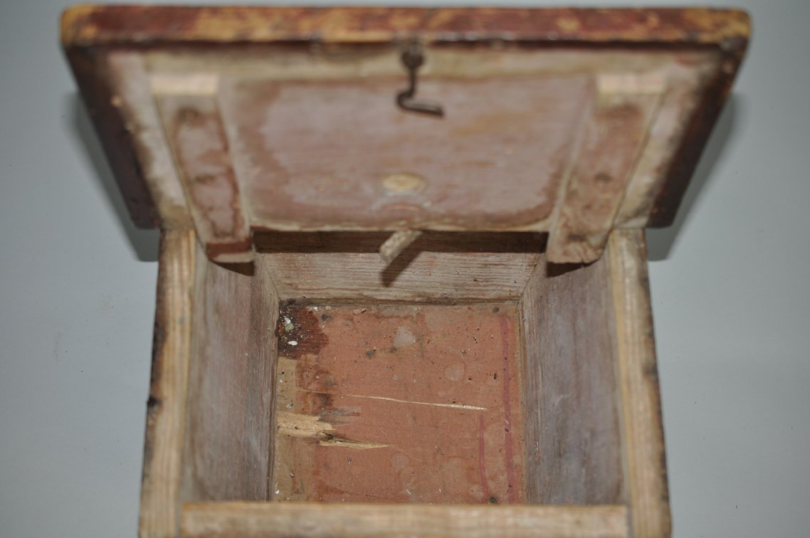 Primitive Wooden Keystone Corn Planter Box