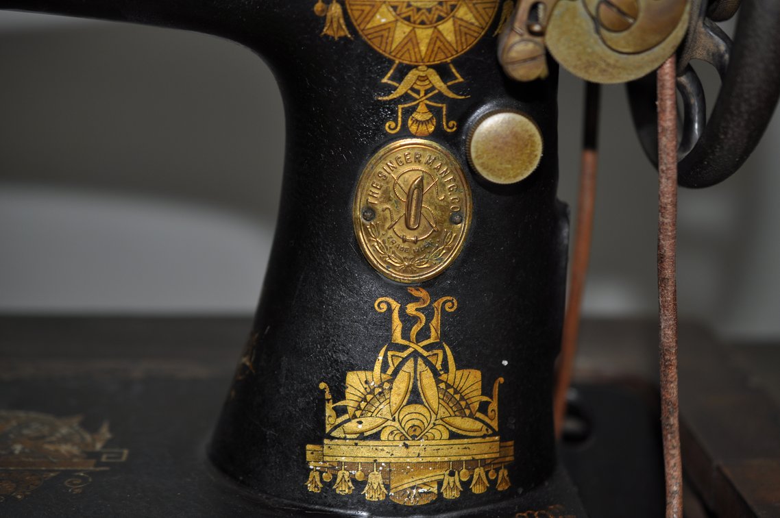 Singer No. 66 Treadle Sewing Machine & Cabinet, photo 25 of 42