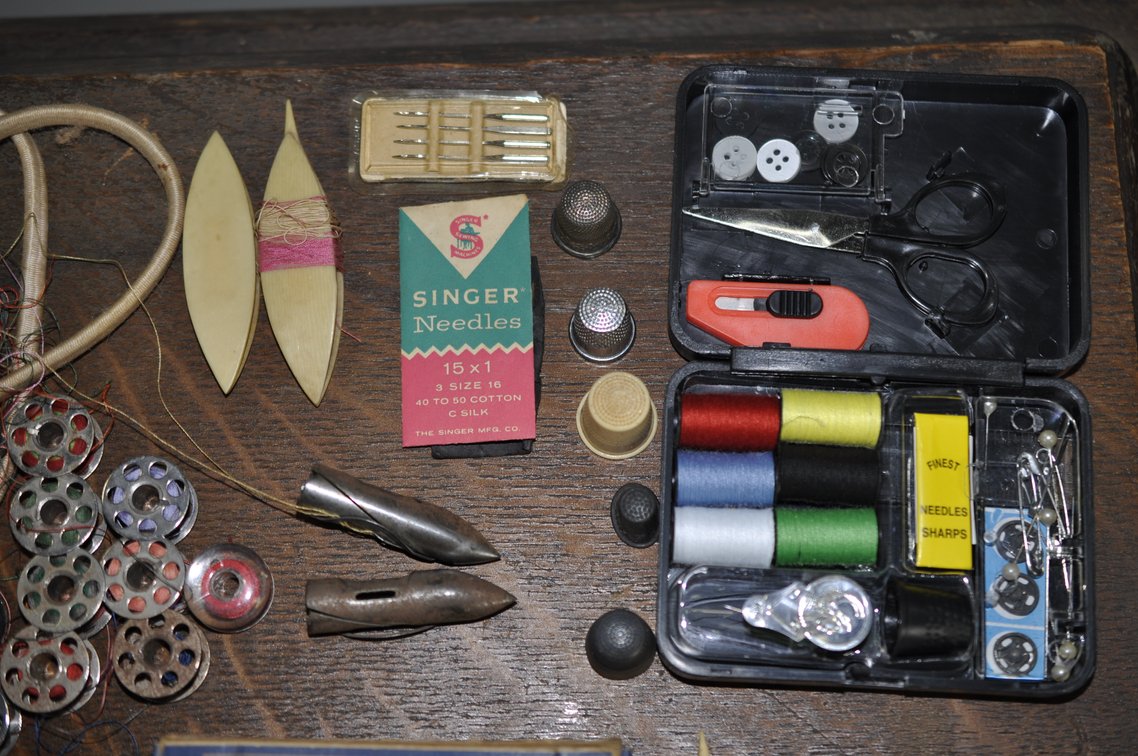Singer No. 66 Treadle Sewing Machine & Cabinet, photo 38 of 42