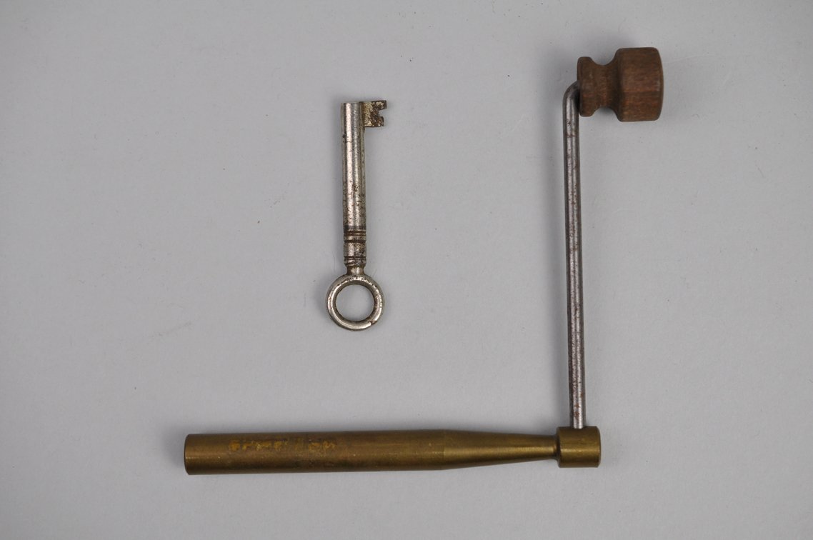 Howard Miller Mantel Clock with Keys, photo 16 of 16