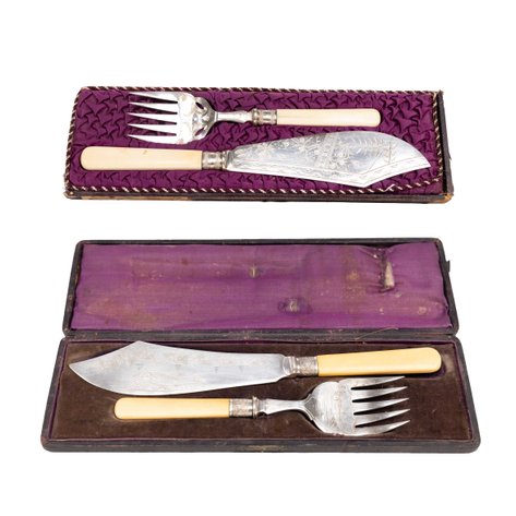 A lot of 2 fish cutlery sets