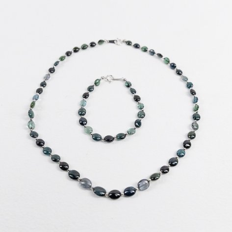 A set of tourmaline necklace and bracelet in 18k white gold