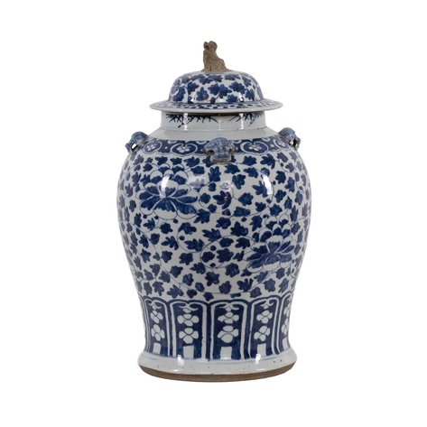 A blue and white porcelain temple jar featuring auspicious motifs of chrysanthemums and grapevines, with foo dog finial
