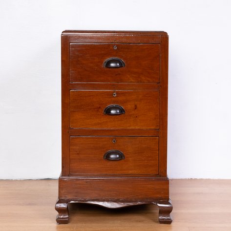 An American-period three-drawer side table