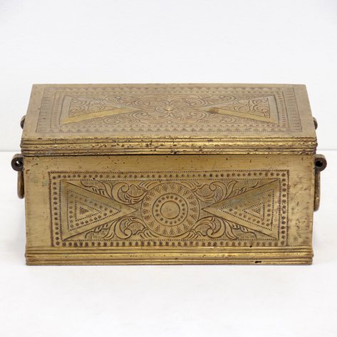 A Maranao betel box blending geometric okir-a-bai and curvilinear okir-a-datu scroll motifs