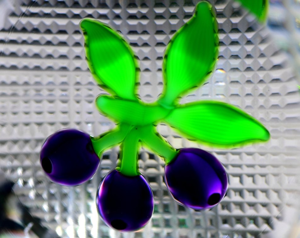 Perthshire Damson Plums Lampwork 1977