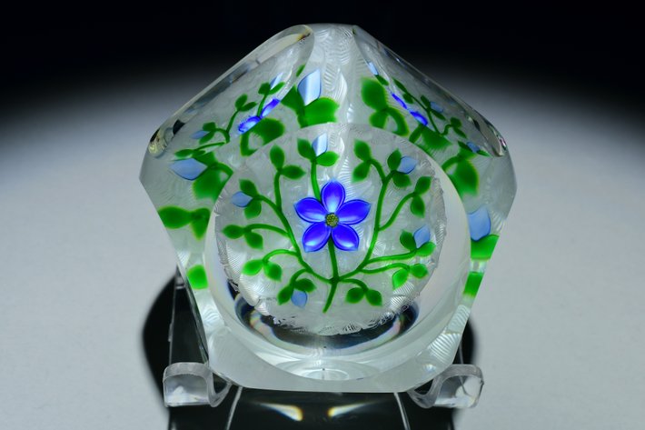 Perthshire Faceted Flower Motif 1998